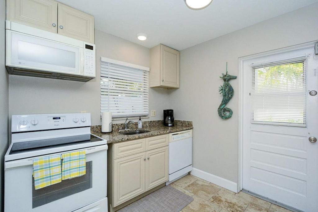 Canal 309 - Right In Siesta Key Village! Bagian luar foto